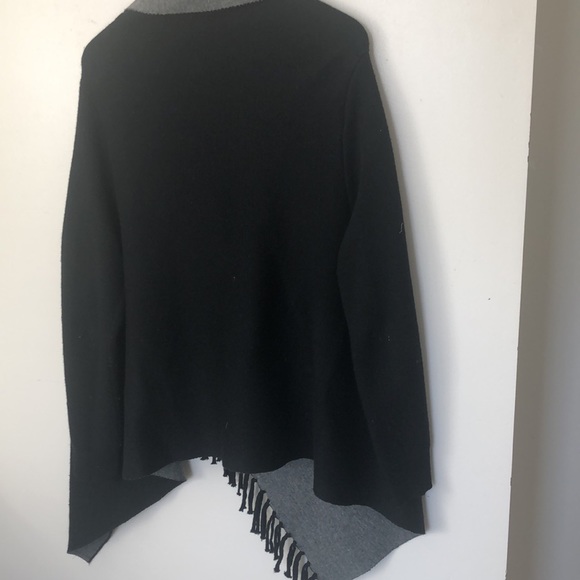 Asymmetrical wrap sweater - Picture 4 of 4